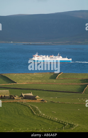 dh MV Hamnavoe HOY SOUND ORKNEY Northlink ferries ferry MV Hamnavoe sailing Hoy Sound Hoy hills ship Stock Photo
