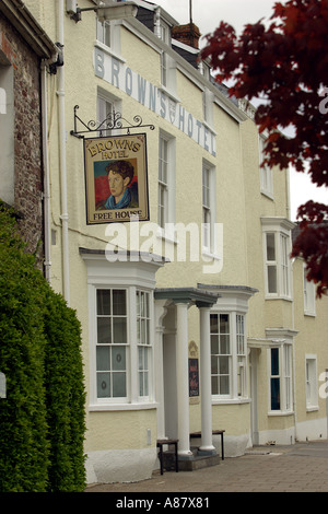 Brown s Hotel in Laugharne Dylan Thomas favourite drinking venue Stock Photo