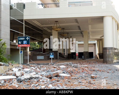 badly damaged shopping mall after the may 2006 earthquake yogyakarta indonesia Stock Photo