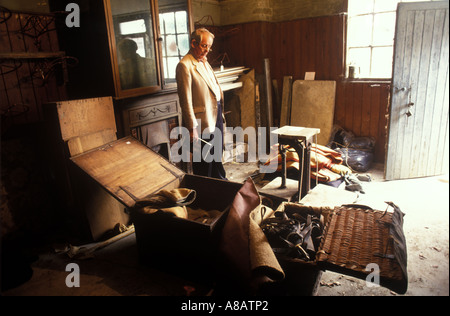 A country house auction at Newnham Hall 1994, viewing day interior old stuff being looked over by dealer auctioneers Christies 1990s UK  HOMER SYKES Stock Photo