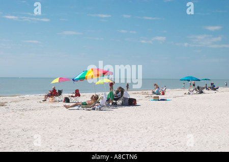 UMBELLAS ON THE BEACH AT GULFSIDE CITY PARK ON THE GULF OF MEXICO ON SANIBEL ISLAND IN SOUTHWEST FLORIDA Stock Photo