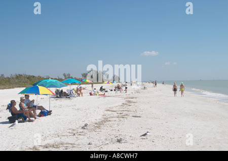 UMBELLAS ON THE BEACH AT GULFSIDE CITY PARK ON THE GULF OF MEXICO ON SANIBEL ISLAND IN SOUTHWEST FLORIDA Stock Photo