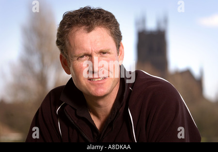 WORCESTERSHIRE CCC DIRECTOR OF CRICKET TOM MOODY AT THEIR NEW ROAD GROUND UK MARCH 18 2005 Stock Photo