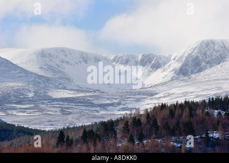 Scottish winter snow scene. Lochnagar mountain range landscape in the Cairngorms National Park Aberdeenshire Balmoral, Royal Deeside, Scotland, uk Stock Photo