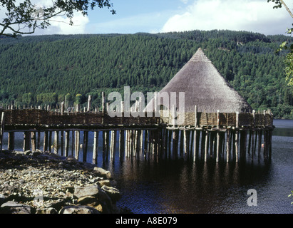 dh Scottish Crannog Centre LOCH TAY PERTHSHIRE Ancient dwelling house reconstruction on center at kenmore scotland Stock Photo