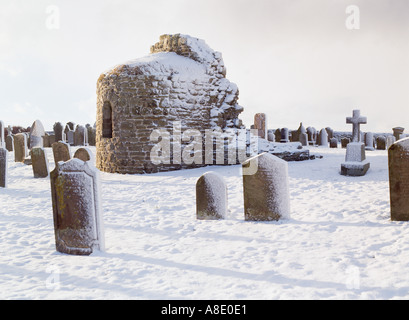 dh St Nicholas Church ORPHIR ORKNEY Round Kirk nave ruin and gravestone in snow Stock Photo