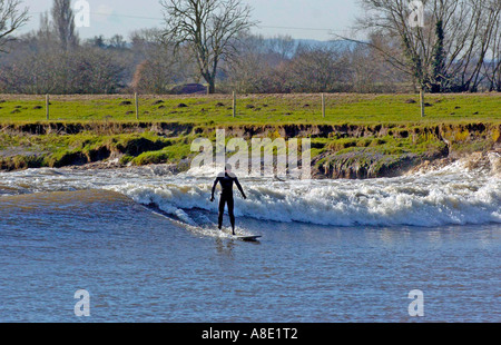 SURFING THE LARGEST SEVERN BORE OF THE YEAR NEAR GLOUCESTER IN ENGLAND, UK. Stock Photo