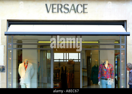 London, England, UK. Versace shop on Sloane Street, Knightsbridge Stock ...