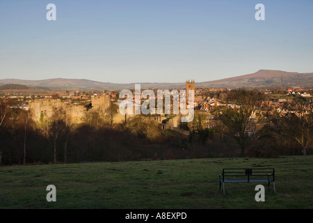 LUDLOW CASTLE AND TOWN WITH CLEE HILL IN BACKGROUND LATE AFTERNOON LIGHT SHROPSHIRE UK Stock Photo