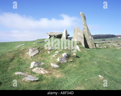 dh Cairn Holy KIRKDALE GLEN DUMFRIES Chambered Bargrennan neolithic Clyde cairn entrance stone pillars Stock Photo