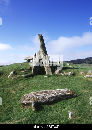 dh Cairn Holy KIRKDALE GLEN DUMFRIES Chambered Bargrennan neolithic Clyde cairn entrance stone pillars galloway Stock Photo