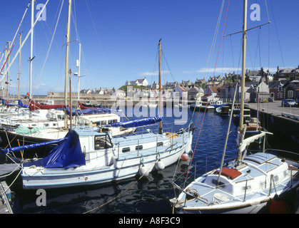 dh  FINDOCHTY MORAY Yachts in harbour church and fishing village scotland Stock Photo