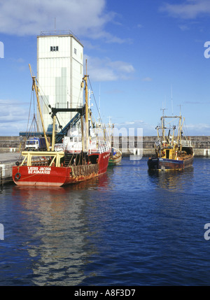 dh  BUCKIE MORAY Fishing boats in harbour scotland coastal boat Stock Photo