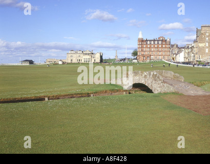 dh Golf ST ANDREWS FIFE Eighteenth fairway Royal Ancient 18 old links course 18th swilcan bridge scotland Stock Photo