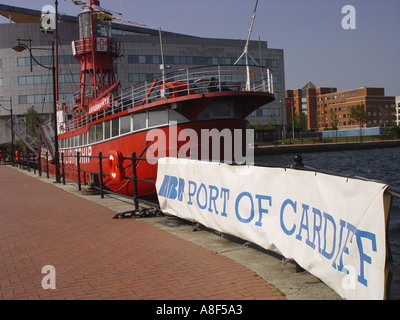 The LV 14 Trinity House Lightship which became a church ship and renamed GOLEULONG 2000 in the bay in the city of Cardiff South Wales GB UK 2003 Stock Photo