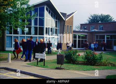 Leicester Beauchamp College Leaving School 14 16 Year Old Students Stock Photo