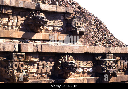 Mexico Theotiuacan Avenue of the Dead Pyramid of the Sun Moon Aztec Chachapoya city of Gods