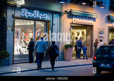 Shops and shoppers on via Maqueda Palermo Sicily Italy Stock Photo