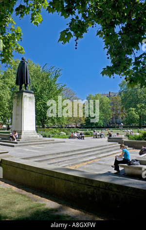 Grosvenor Square with Franklin D Roosevelt memorial statue, weekday lunchtime in summer, London, England Stock Photo