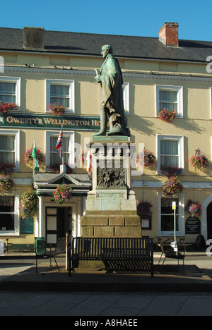 Brecon town centre full length statue on plinth of Arthur Wellesley 1st Duke of Wellington with Wellington hotel beyond Powys Wales UK Stock Photo