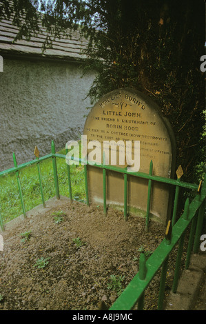 Grave in Hathersage Churchyard reputedly of Robin Hoods Lieutenant Little John Derbyshire Stock Photo