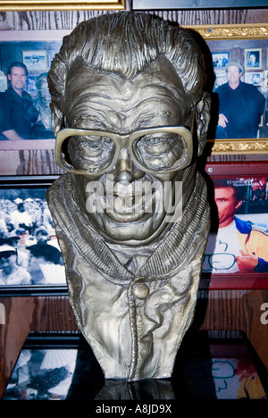 Harry Caray Statue editorial photo. Image of glasses - 19545341