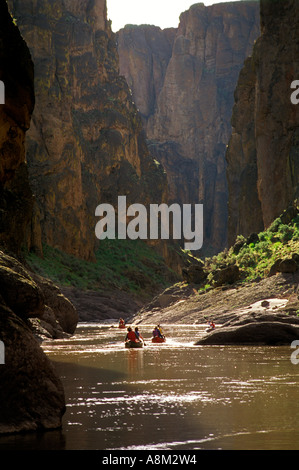 USA IDAHO OREGON EAST FORK OWYHEE RIVER Canoeing through deep river canyons Owhyee Canyonlands Stock Photo