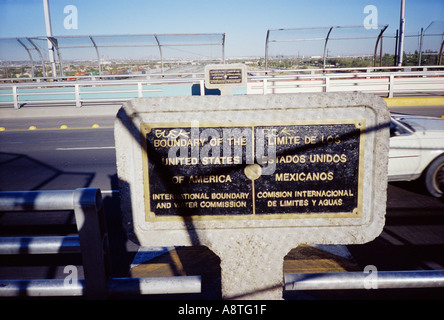 Border crossing sign in El Paso Texas Stock Photo