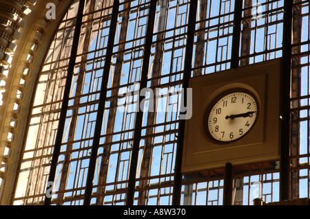 Built in 1916 by the Finnish architect Eliel Saarinen Helsinki's art deco style railway station was years ahead of its time Stock Photo