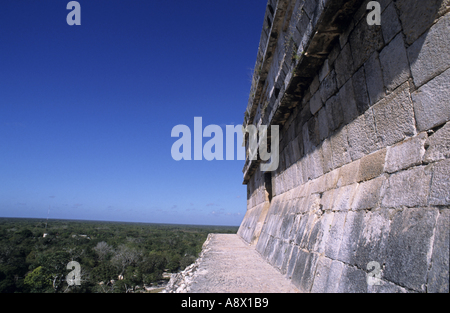 The top of El Castillo at Chichen Itza Mexico Stock Photo - Alamy