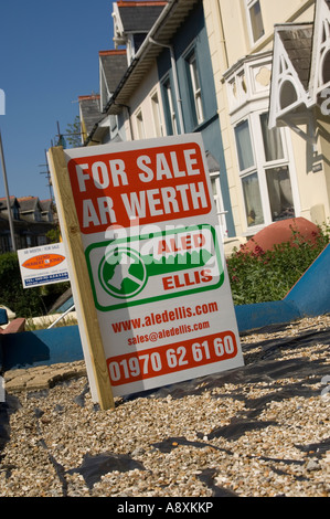 For Sale Ar Werth bilingual welsh english estate agents sign outside house Aberystwyth Ceredigion Wales UK Stock Photo