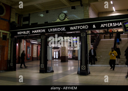 Metropolitan Line - Baker Street Station - London Underground Stock ...