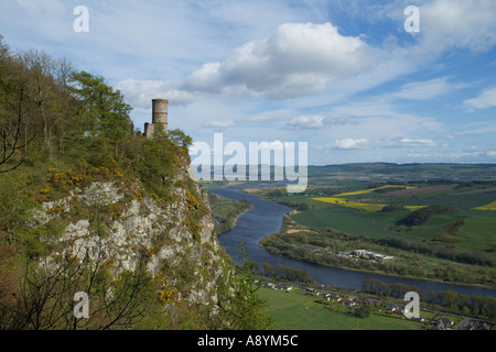 dh Kinnoull Hill Tower CARSE GOWRIE PERTH PERTHSHIRE SCOTLAND Overlooking River Tay valley scene vista Scottish landmarks folly landmark Stock Photo