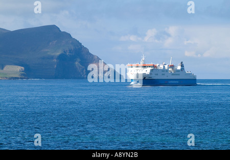 dh MV Hamnavoe HOY SOUND ORKNEY Northlink ferries ferry MV Hamnavoe entering Hoy Sound Kame of Hoy Stock Photo