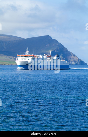 dh MV Hamnavoe HOY SOUND ORKNEY Northlink ferries ferry MV Hamnavoe entering Hoy Sound Kame of Hoy Stock Photo