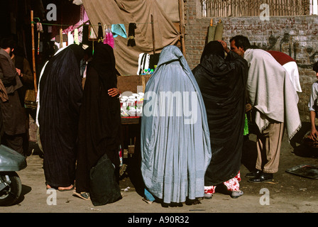Pakistan NWFP Peshawar Qissa Khawani Bazaar burqa wearing women buying toiletries Stock Photo
