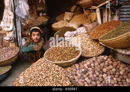Pakistan NWFP Peshawar Qissa Khawani Bazaar boy selling nuts Stock Photo