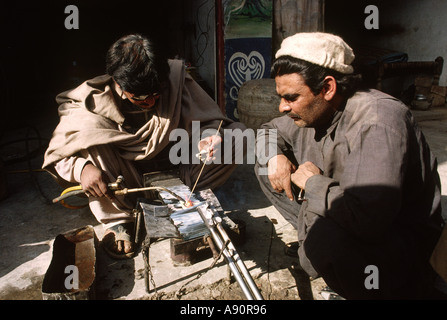 Pakistan NWFP Darra Adam Khel man welding shotgun barrel Stock Photo