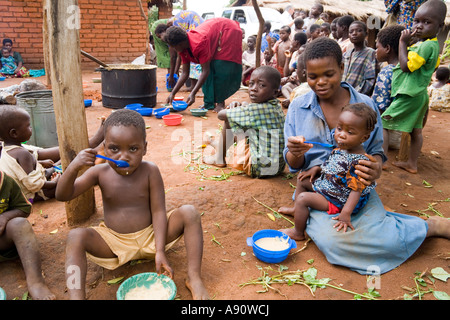 Children eating phala (maize porridge) as part of the Joseph Project feeding programme in the village of Kendekeza Malawi Africa Stock Photo