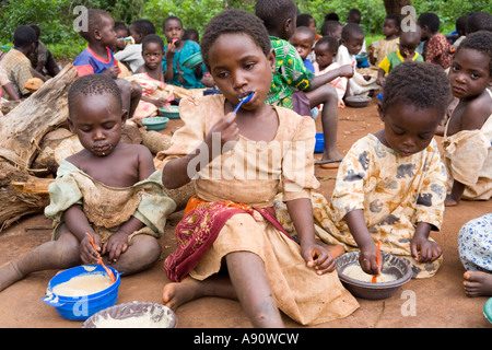 Children eating phala (maize porridge) as part of the Joseph Project feeding programme in the village of Kendekeza, Malawi, Africa Stock Photo