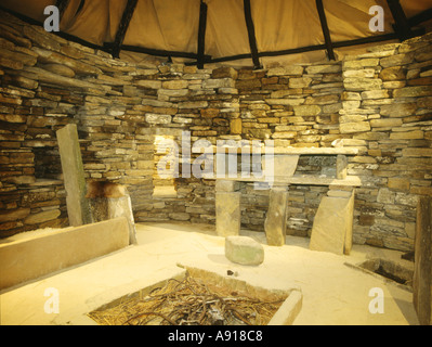 dh Replica SKARA BRAE ORKNEY Dresser fireplace and box bed inside replica of prehistoric house neolithic interior reconstruction Stock Photo