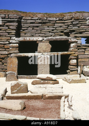 dh  SKARA BRAE ORKNEY Neolithic village prehistoric house room hearth and dresser settlement british bronze age excavation Stock Photo