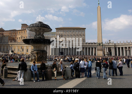 Crowds in Saint Peters square celebrating the beatification of Pope ...