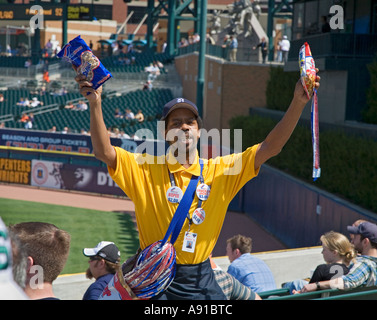 Hot dog vendor at baseball game, Stock Video