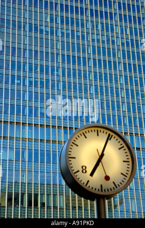 Clock by 25 Bank Street, Canary Wharf Estate, London, United Kingdom Stock Photo