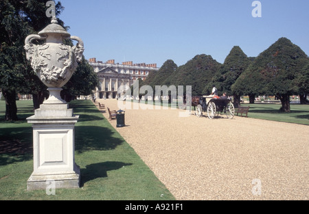 Hampton Court Palace East Front gravel drive with horse and carriage Stock Photo