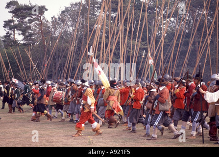 English Civil War preparing reenactment battle groups like Sealed Knot & English Civil War Society members pikemen march forward to fight England UK Stock Photo