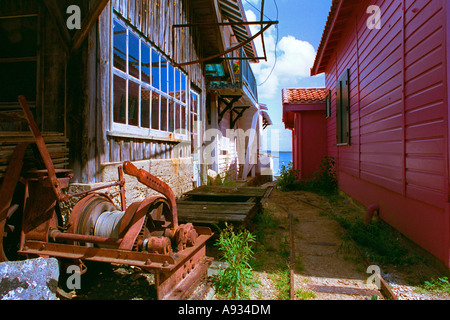 France Bassin d Arcachon Cap Ferret alley leading to the sea between wooden fishing huts. JMH0008 Stock Photo