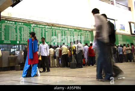 Passengers waiting at Railway Station, Ahmedabad, Gujarat, India Stock Photo