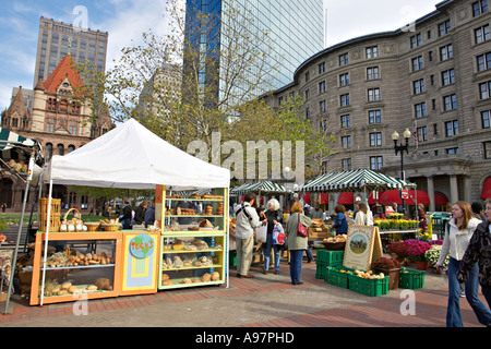 MASSACHUSETTS Boston Farmers market in Copley Square bakery display loaves of bread Stock Photo